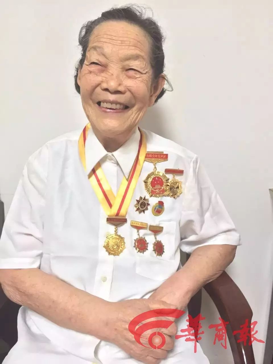 行医71年的95岁医生奶奶走了，人的一生该这样度过