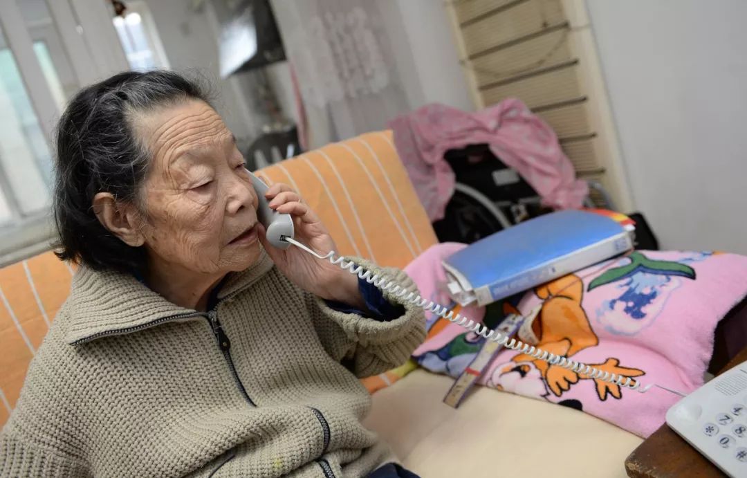 行医71年的95岁医生奶奶走了，人的一生该这样度过