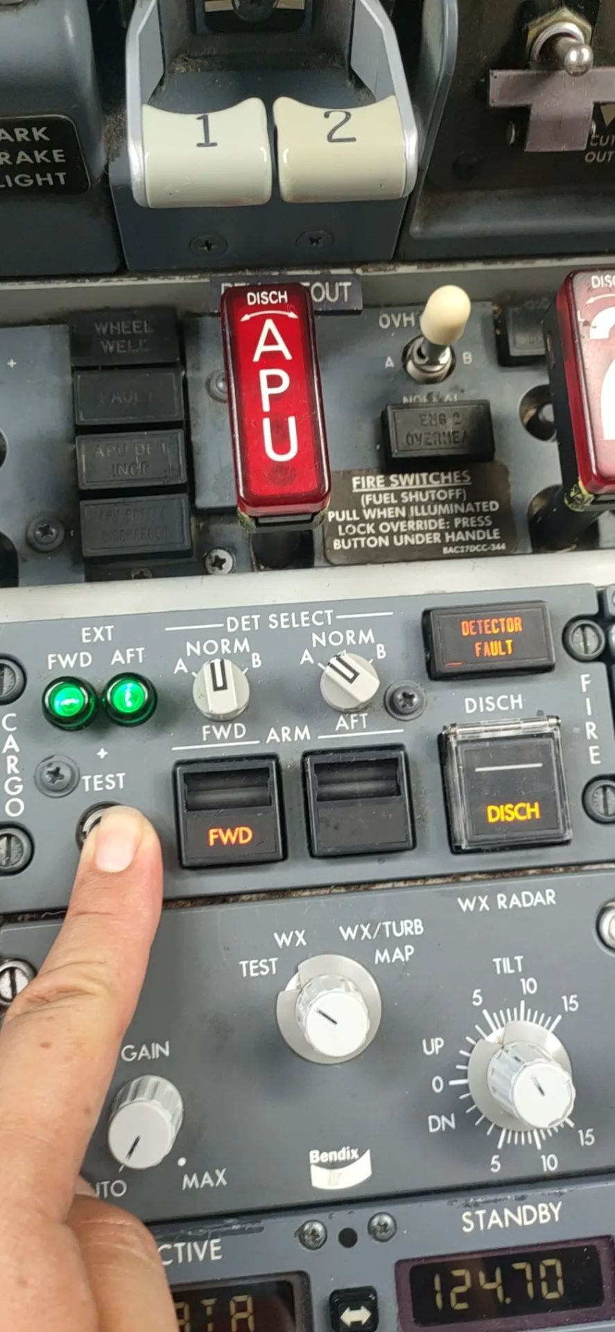 货舱火警测试故障时，DETECTOR FAULT灯为什么有的亮有的不亮？B737系列机务在线 认真、负责、细致 我们秉承的理念