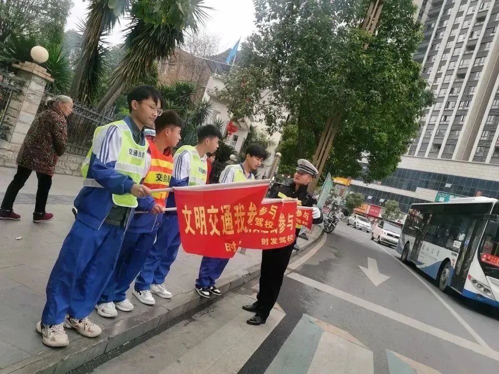 文明创建•青春同行 | “青”尽全力，铜仁共青团投身文明城市创建！