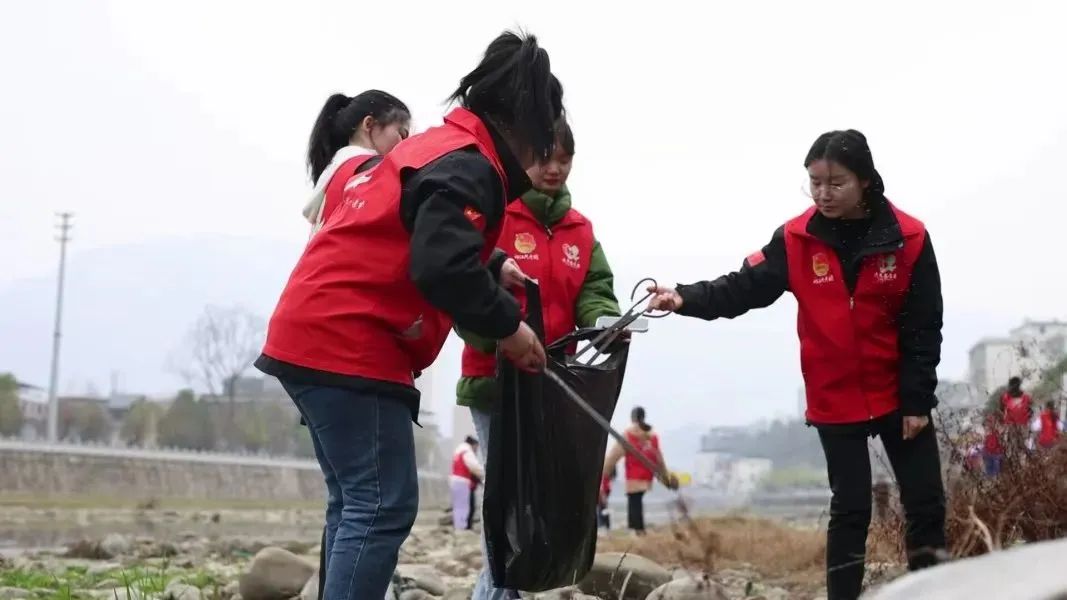文明创建•青春同行 | “青”尽全力，铜仁共青团投身文明城市创建！