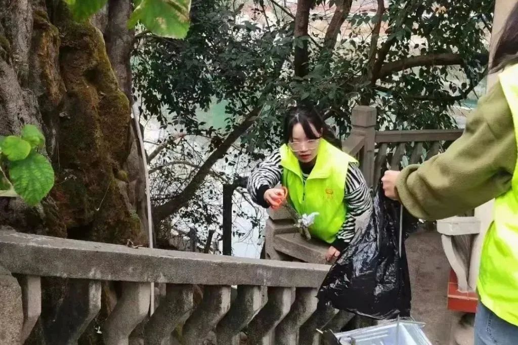 文明创建•青春同行 | “青”尽全力，铜仁共青团投身文明城市创建！