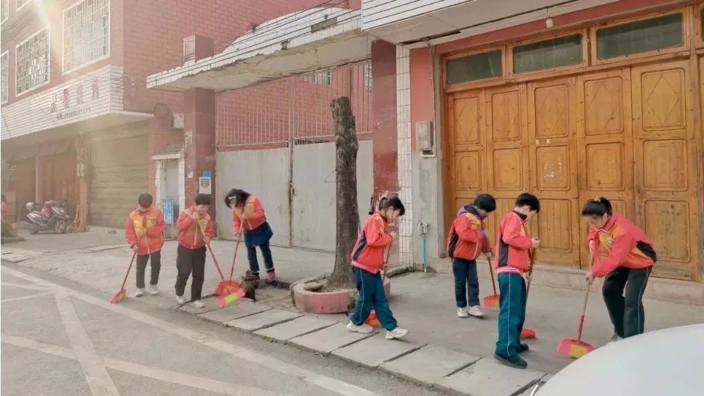 文明创建•青春同行 | “青”尽全力，铜仁共青团投身文明城市创建！