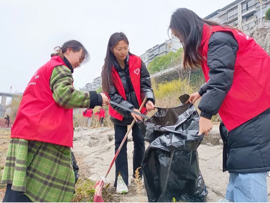 文明创建•青春同行 | “青”尽全力，铜仁共青团投身文明城市创建！
