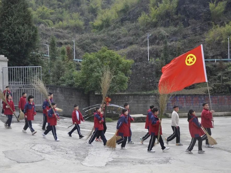 文明创建•青春同行 | “青”尽全力，铜仁共青团投身文明城市创建！