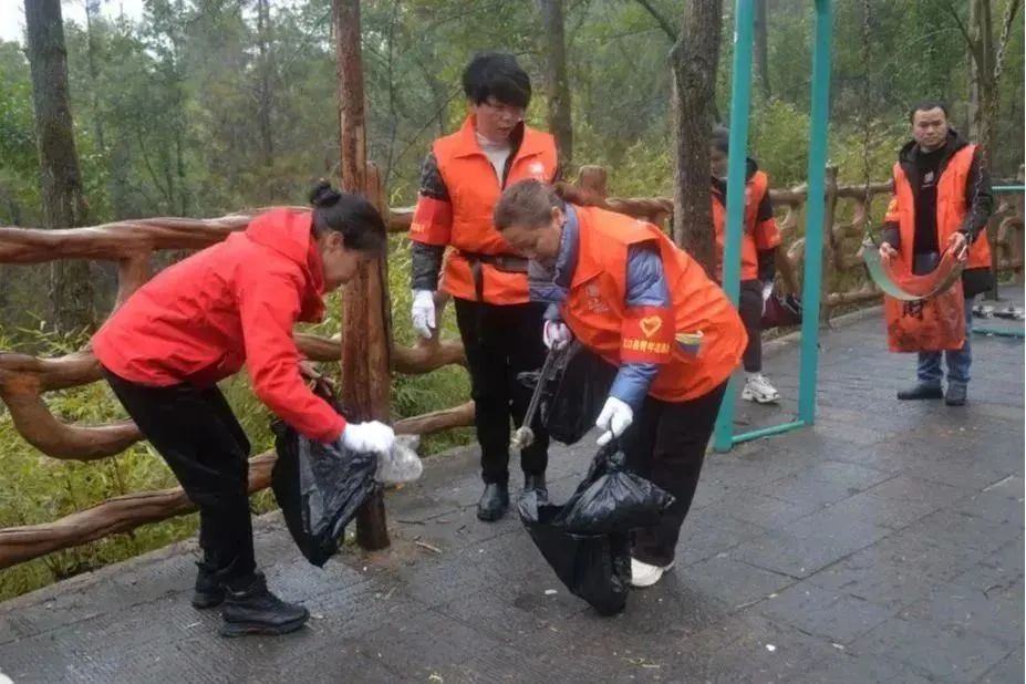 文明创建•青春同行 | “青”尽全力，铜仁共青团投身文明城市创建！