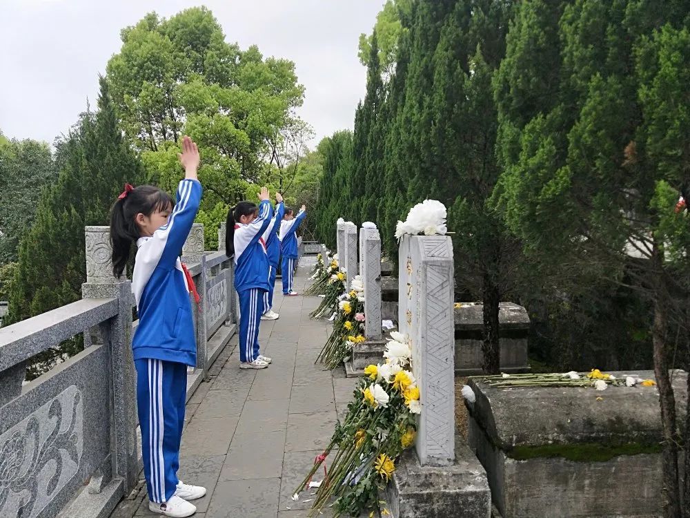 铜仁市各级团组织、少先队组织广泛开展“学党史·祭英烈·跟党走”主题活动