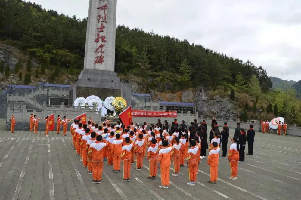 铜仁市各级团组织、少先队组织广泛开展“学党史·祭英烈·跟党走”主题活动