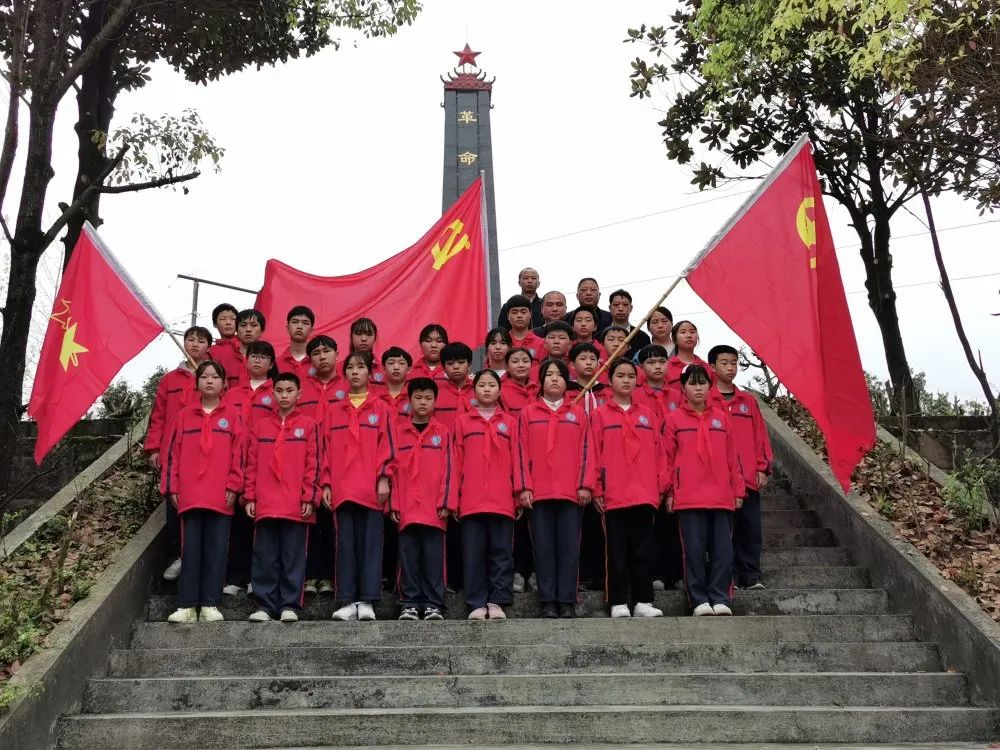 铜仁市各级团组织、少先队组织广泛开展“学党史·祭英烈·跟党走”主题活动