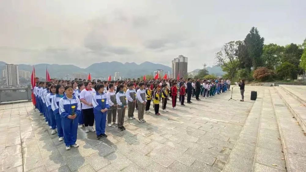 铜仁市各级团组织、少先队组织广泛开展“学党史·祭英烈·跟党走”主题活动