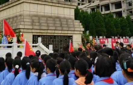 铜仁市各级团组织、少先队组织广泛开展“学党史·祭英烈·跟党走”主题活动