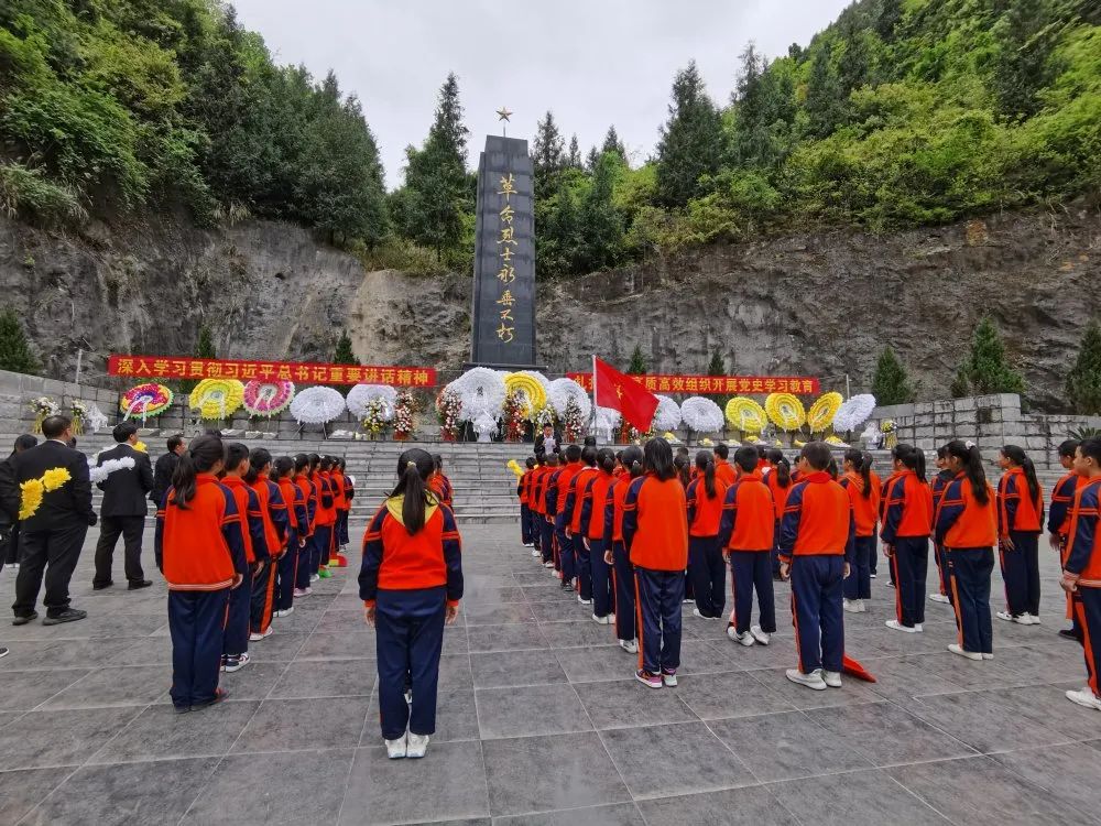 铜仁市各级团组织、少先队组织广泛开展“学党史·祭英烈·跟党走”主题活动