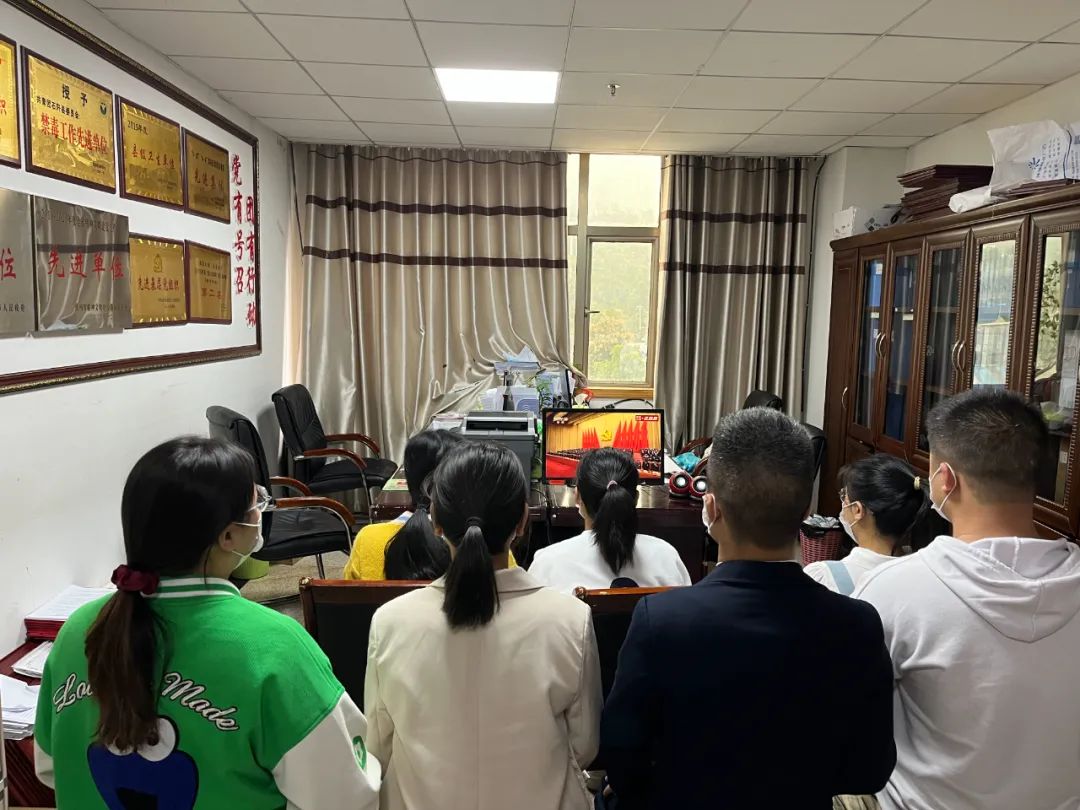 铜仁市各级团组织集中收看党的二十大开幕会