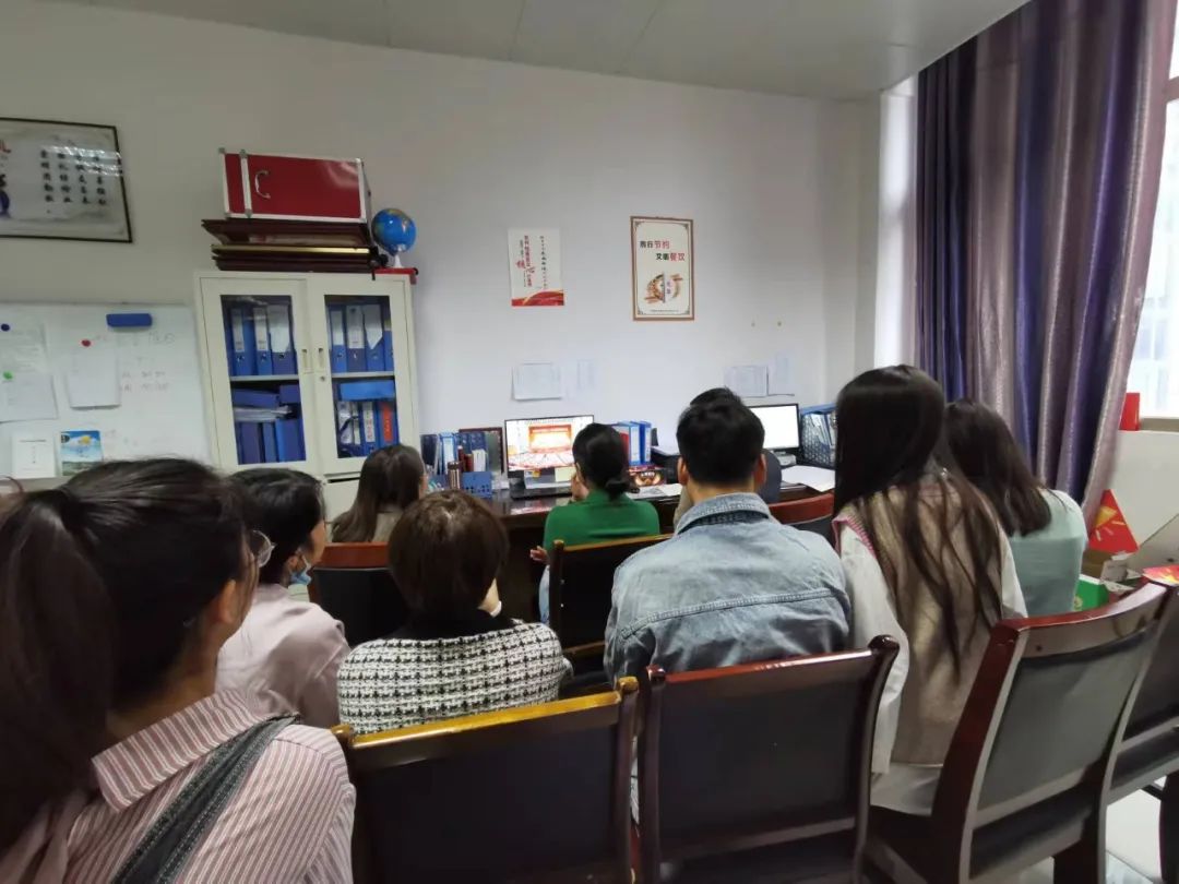 铜仁市各级团组织集中收看党的二十大开幕会