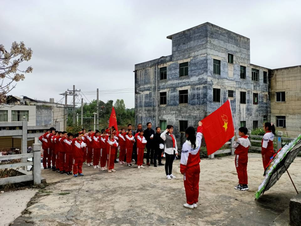 铜仁市各级团组织、少先队组织广泛开展“学党史·祭英烈·跟党走”主题活动