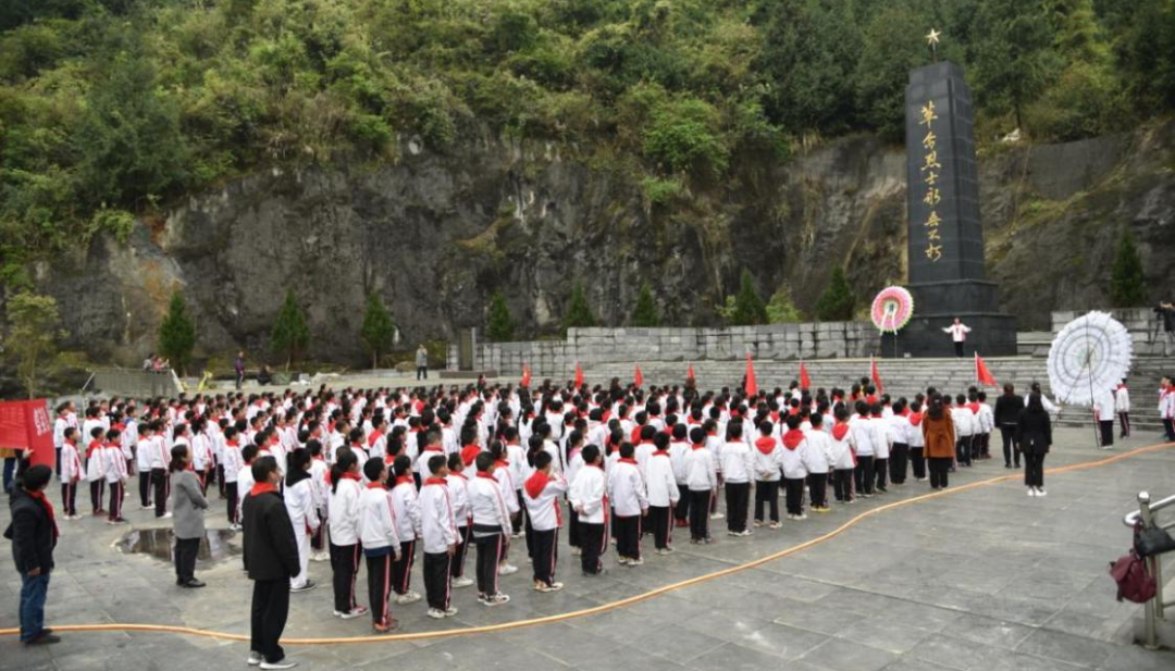 铜仁市各级团组织、少先队组织广泛开展“学党史·祭英烈·跟党走”主题活动